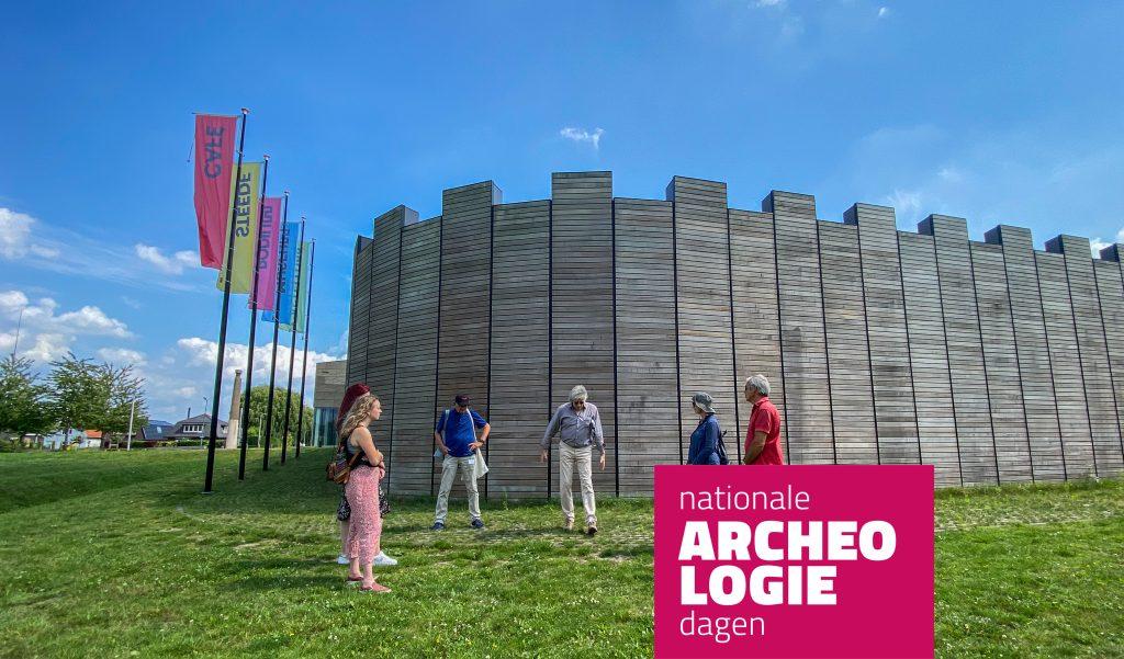 Ga mee op een boeiende rondleiding door de vaste expositie van Museum Hoge Woerd en ontdek de schatten die letterlijk onder je voeten zijn gevonden! Tijdens de Nationale Archeologiedagen vertelt een gids de verhalen achter bijzondere archeologische vondsten die op en rond het terrein van het Castellum zijn opgegraven. Van alledaagse gebruiksvoorwerpen tot unieke topstukken – elk object brengt het verleden van deze plek tot leven.

De rondleidingen duren ongeveer een half uur en zijn gratis i.v.m. de Nationale Archeologiedagen. Vooraf reserveren wordt wel aangeraden om jezelf te verzekeren van een plekje.

De rondleidingen starten op zaterdag 14 juni om 12.00, 13.00, 14.00 en 15.00 uur.