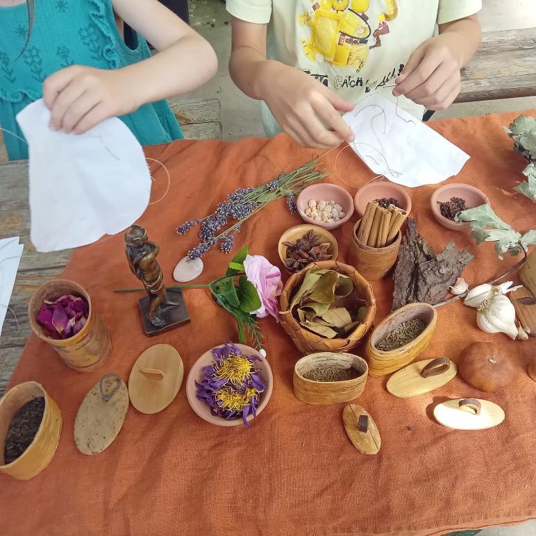 Romeinse geluksbuidel maken